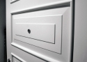 ADLO - Bezpečnostní dveře ARDEN, atypický kazetový tvar, povrch bílý, detail