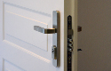 ADLO - Bezpečnostní dveře ADUO, Kazetové KV-2 250, povrch dveří Color RAL, vstupní dveře do bytu