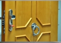 ADLO - Bezpečnostní dveře TESIM, Lištované LB 420, vchodové dveře s klepadlem