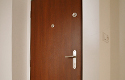 ADLO - Bezpečnostní dveře ADUO, design hladké, ADLO bezpečnostní páka s kováním Lara Nikl Satén