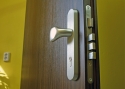 ADLO - Bezpečnostní dveře KASIM, povrch dveří DL 42, bezpečnostní kování povrch Stříbrný Elox