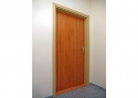 ADLO - Bezpečnostní dveře Lisbeo, povrch dveří Olše, obložková zárubeň RAL 1001