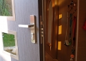 ADLO - Bezpečnostní Termo dveře LISBEO, prosklené P554, povrch dveří G-781, nerez lišty